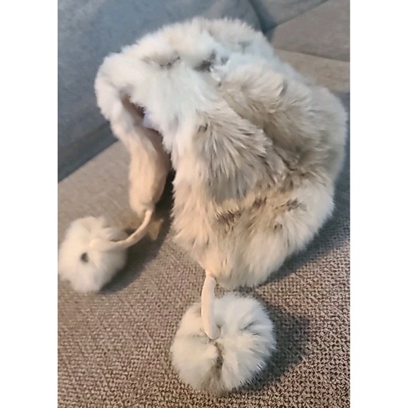 Pottery Barn Teen Faux Snow Leopard Fur Trapper Hat Pom Poms White One Size - Picture 2 of 6